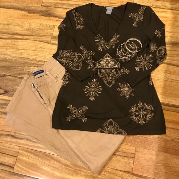 Ann Taylor Pretty V Neck Top 3/4 Length Sleeves - Picture 7 of 7